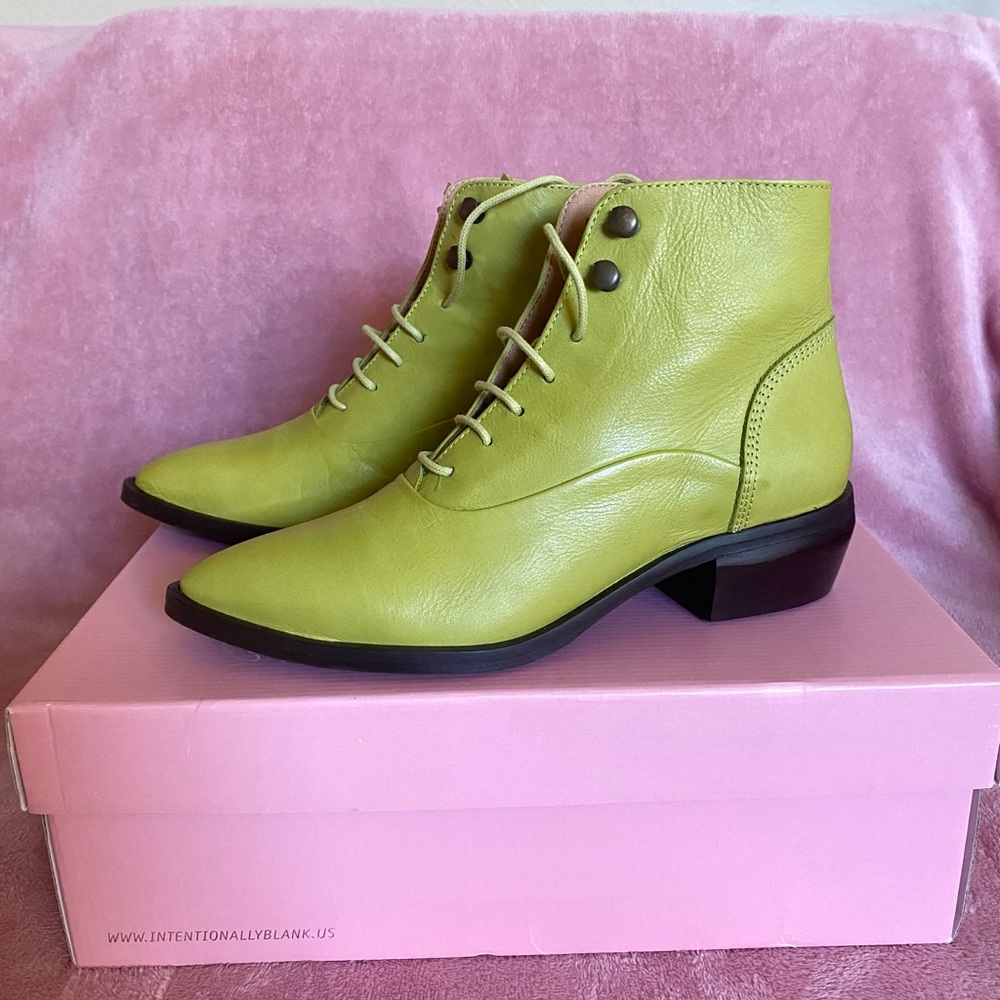 Intentionally Blank Apple Green Booties Size 7